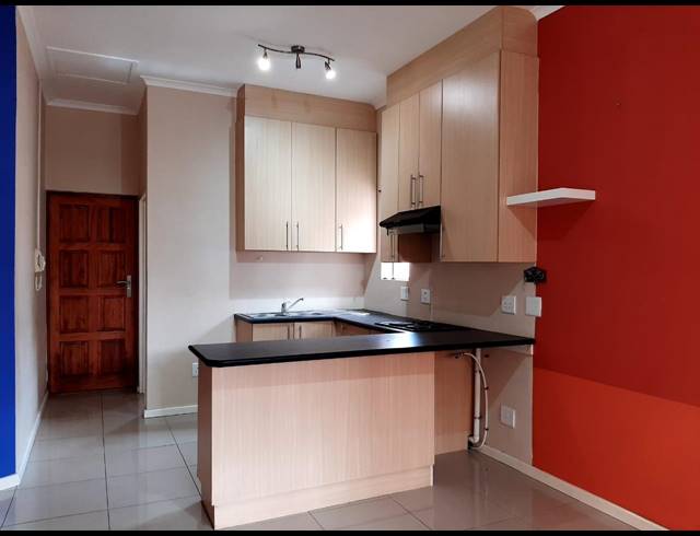2 BEDROOM TOWNHOUSE RENTED IN SOUTH END